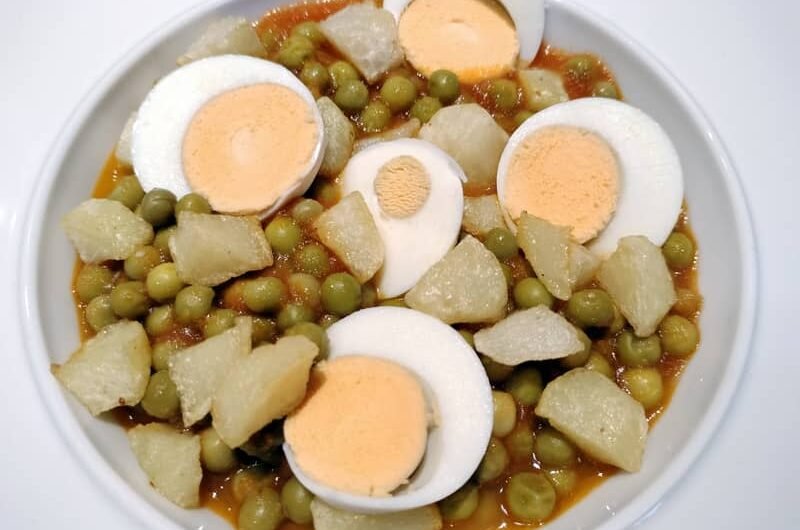 Receta de arvejas con tomate y huevos duros