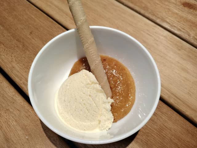 Postre tradicional bienmesabe canario con almendras.