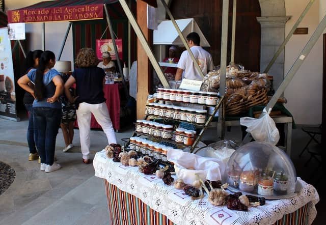 Feria de artesanía en Tenerife con dulces artesanales