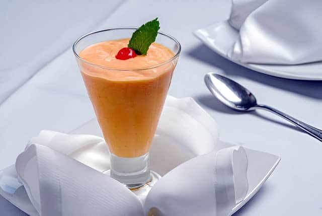 Crema de papaya, un postre canario suave y delicioso.