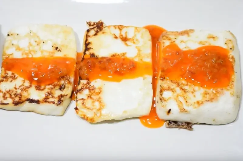 Receta de queso asado a la plancha con mojos canarios