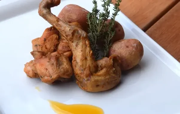 Receta de conejo en salmorejo canario