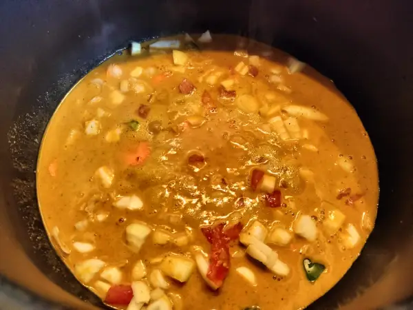 Cocinando el mojo hervido para el atún